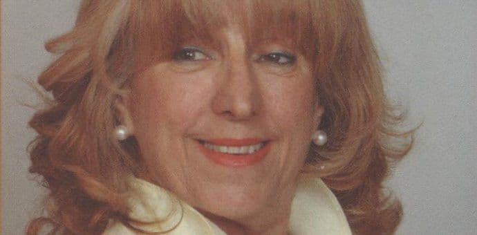 GRAD TEATAR: Vlasta Mandić na Trgu pjesnika GRAD TEATAR: Vlasta Mandić na Trgu pjesnika