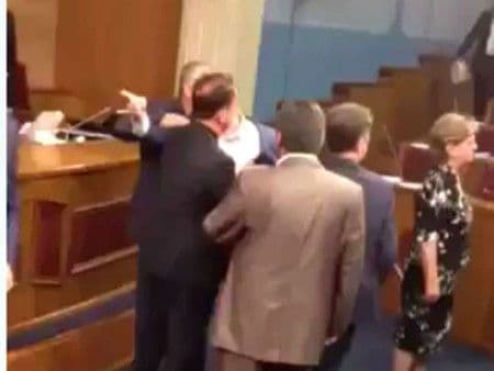 MEĐUSOBNE OPTUŽBE: Mustafić i Knežević različito o incidentu MEĐUSOBNE OPTUŽBE: Mustafić i Knežević različito o incidentu