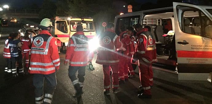 VIDEO: Mladić sjekirom napao putnike u vozu, troje teže povrijeđeno VIDEO: Mladić sjekirom napao putnike u vozu, troje teže povrijeđeno