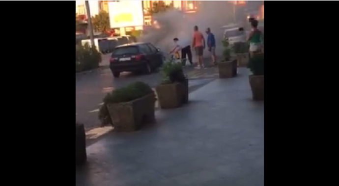 Podgorica: Zapalilo se vozilo u blizini autobuske stanice (Video) Podgorica: Zapalilo se vozilo u blizini autobuske stanice (Video)