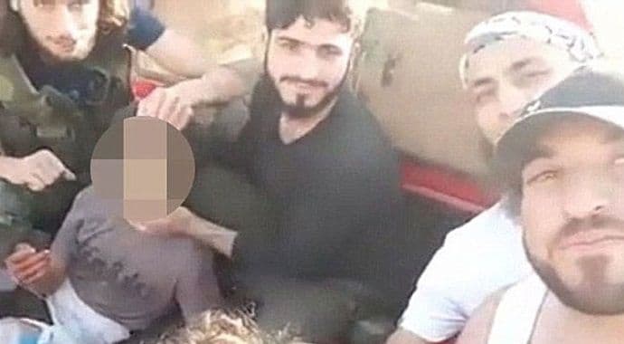 Islamisti vičući ''Alahu ekber'' odsjekli glavu dječaku od 11 godina Islamisti vičući ''Alahu ekber'' odsjekli glavu dječaku od 11 godina