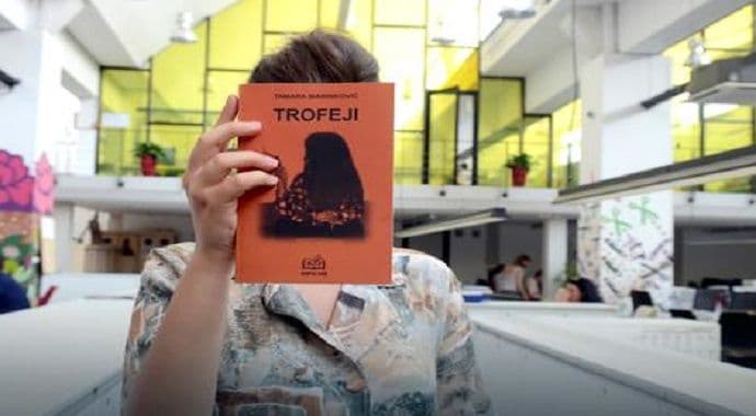 Roditelji u panici: Učenica iz Zemuna napisala knjigu o seksualnim odnosima sa profesorima Roditelji u panici: Učenica iz Zemuna napisala knjigu o seksualnim odnosima sa profesorima