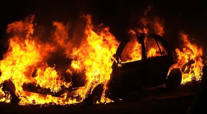 Procesuiran osumnjičeni I.M. za paljenje vozila Procesuiran osumnjičeni I.M. za paljenje vozila