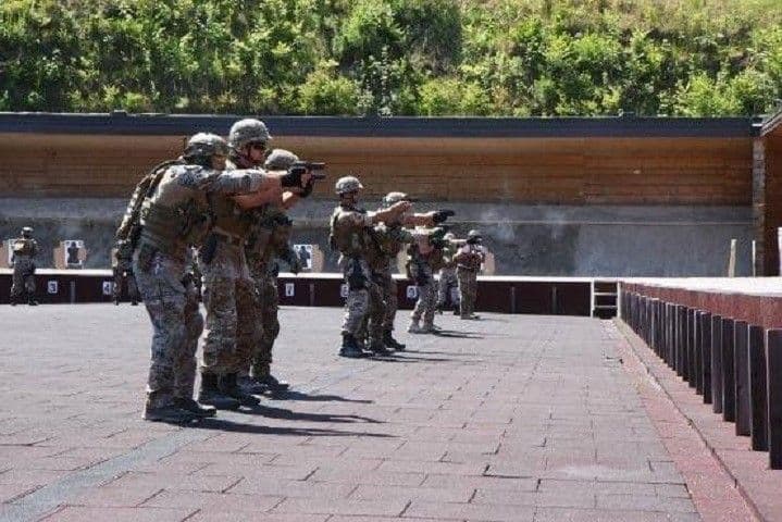 Vojni i policijski specijalci u Sloveniji Vojni i policijski specijalci u Sloveniji