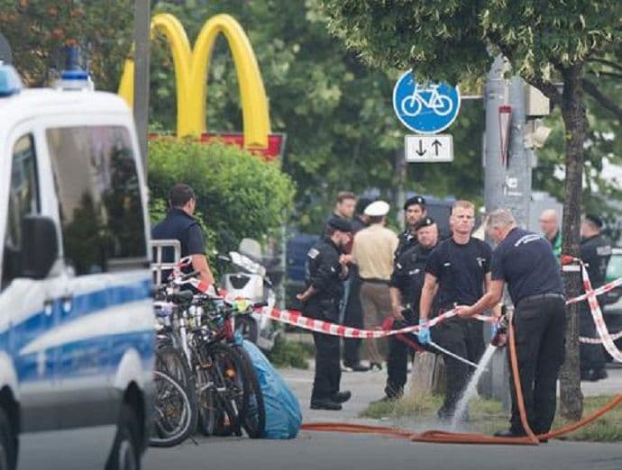 TERORISTA IZ MINHENA: Mamio ljude preko lažnog Fejsbuk profila TERORISTA IZ MINHENA: Mamio ljude preko lažnog Fejsbuk profila