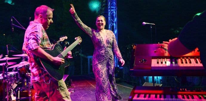 Aplauzi za zanosnu Ninu Badrić Aplauzi za zanosnu Ninu Badrić