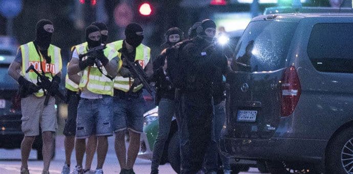 SLUČAJNO?!: Isti novinar snimao pokolj u Nici i masakr u Minhenu! SLUČAJNO?!: Isti novinar snimao pokolj u Nici i masakr u Minhenu!