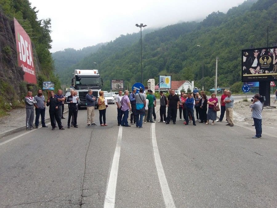 Radnici "Rade" blokirali saobraćaj Radnici "Rade" blokirali saobraćaj