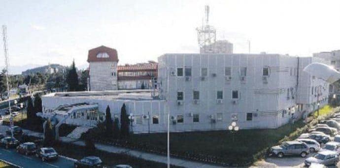 Za dokumenta se čeka i do pet sati Za dokumenta se čeka i do pet sati