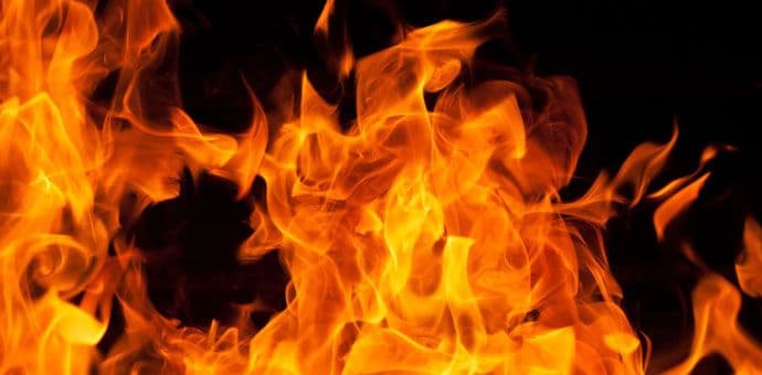 Zapalio majku jer mu nije dala da se ubije Zapalio majku jer mu nije dala da se ubije