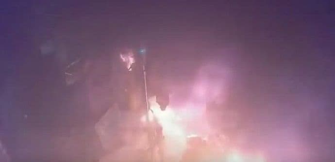 VIDEO: Zapalio pacijenta na dijalizi, troje mrtvo VIDEO: Zapalio pacijenta na dijalizi, troje mrtvo