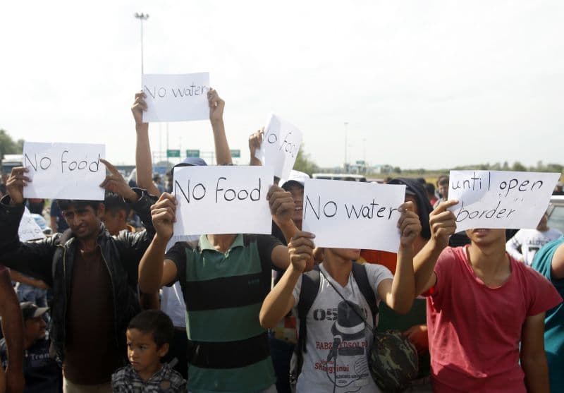Migranti štrajkuju glađu na srpsko-mađarskoj granici Migranti štrajkuju glađu na srpsko-mađarskoj granici