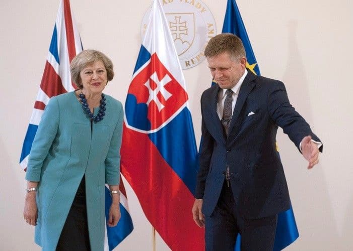 Mej: Britanija ostaje uz saveznike u NATO Mej: Britanija ostaje uz saveznike u NATO