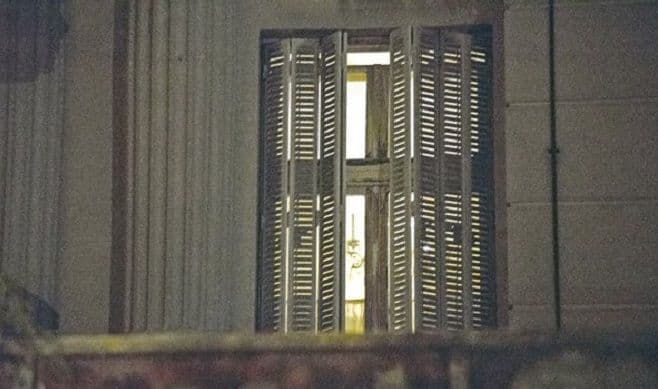 Ko svaku noć pali svjetlo u vili Jovanke Broz koja je napuštena od njene smrti ? Ko svaku noć pali svjetlo u vili Jovanke Broz koja je napuštena od njene smrti ?