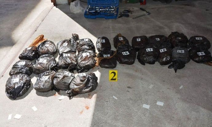 Crnogorac "pao" sa 13 kilograma marihuane na graničnom prelazu Klobuk Crnogorac "pao" sa 13 kilograma marihuane na graničnom prelazu Klobuk