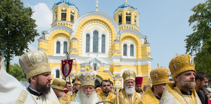 Mihailo sa Filaretom predvodio krsni hod kroz Kijev Mihailo sa Filaretom predvodio krsni hod kroz Kijev