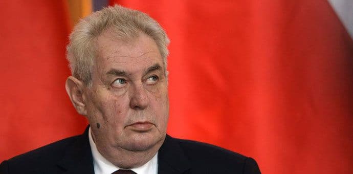 Zeman: Merkel da prizna pogrešnu izbjegličku politiku Zeman: Merkel da prizna pogrešnu izbjegličku politiku