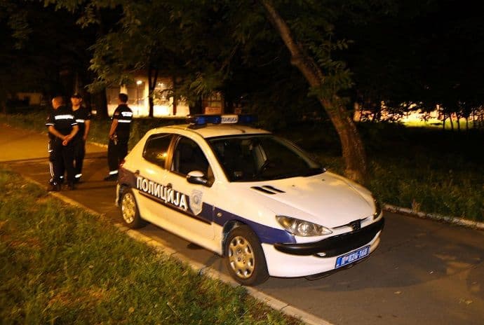 Pogođen sa dva metka na balkonu Pogođen sa dva metka na balkonu