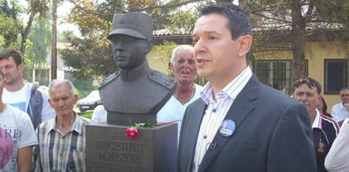 Šaroviću uslovna kazna zbog paljenja zastave SAD Šaroviću uslovna kazna zbog paljenja zastave SAD