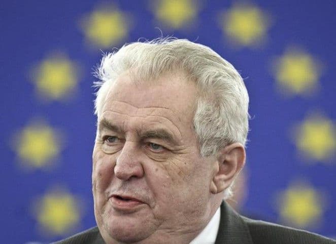 Zeman zove na oružje, prva dama ima pištolj Zeman zove na oružje, prva dama ima pištolj