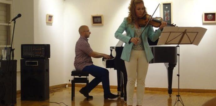 DANI UMJETNIKA BUDVE: Duo Kordić - Vučković svira „Između klasike i džeza“ DANI UMJETNIKA BUDVE: Duo Kordić - Vučković svira „Između klasike i džeza“