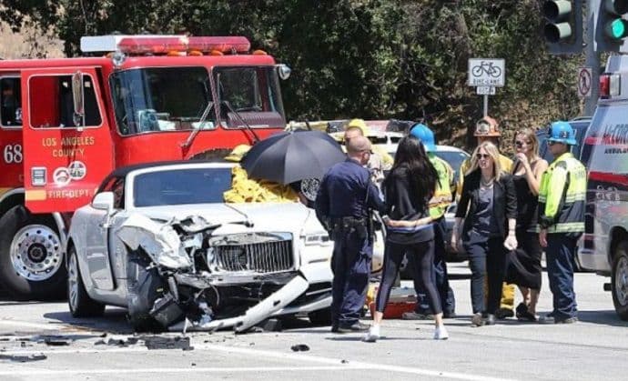 Nesreća u porodici Kardašijan: Prošla kroz crveno i slupala se Nesreća u porodici Kardašijan: Prošla kroz crveno i slupala se