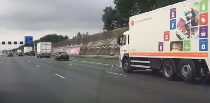 Avion, Supermen? Ne, to je golub! (VIDEO) Avion, Supermen? Ne, to je golub! (VIDEO)