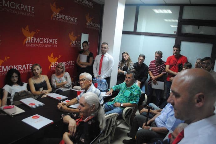 Demokrate: Kampanja „od vrata do vrata“ u Beranama Demokrate: Kampanja „od vrata do vrata“ u Beranama