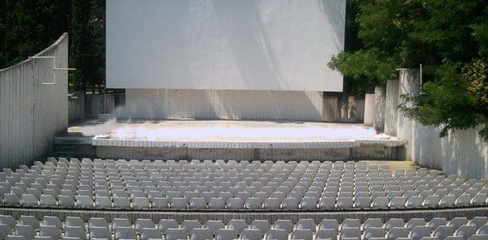 BARSKI LJETOPIS: "Đe sam ja tu" iz Tuzle na Ljetnjoj pozornici BARSKI LJETOPIS: "Đe sam ja tu" iz Tuzle na Ljetnjoj pozornici