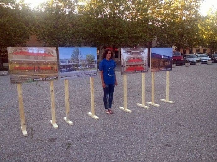 Performans: Nova djevojka na nikšićkom trgu Performans: Nova djevojka na nikšićkom trgu