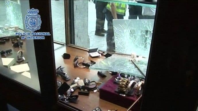 "PINK PANTERI" U BARSELONI Pet Srba uhapšeno u zajedničkoj akciji policajaca iz tri zemlje "PINK PANTERI" U BARSELONI Pet Srba uhapšeno u zajedničkoj akciji policajaca iz tri zemlje