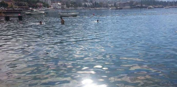 Mrlja u moru nakratko rastjerala kupače Mrlja u moru nakratko rastjerala kupače