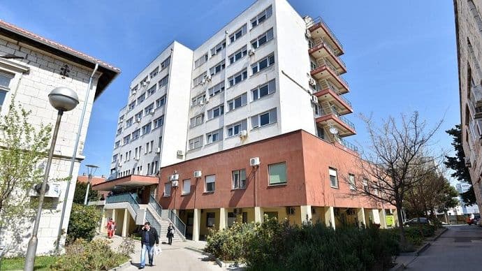 Dijete (5) palo s balkona, bori se za život Dijete (5) palo s balkona, bori se za život