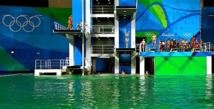 FOTO: Pozelenjela voda u bazenu u Riju ! FOTO: Pozelenjela voda u bazenu u Riju !