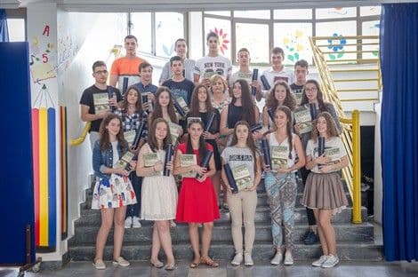 Predstavljamo najbolje učenike OŠ "Pavle Rovinski" Predstavljamo najbolje učenike OŠ "Pavle Rovinski"