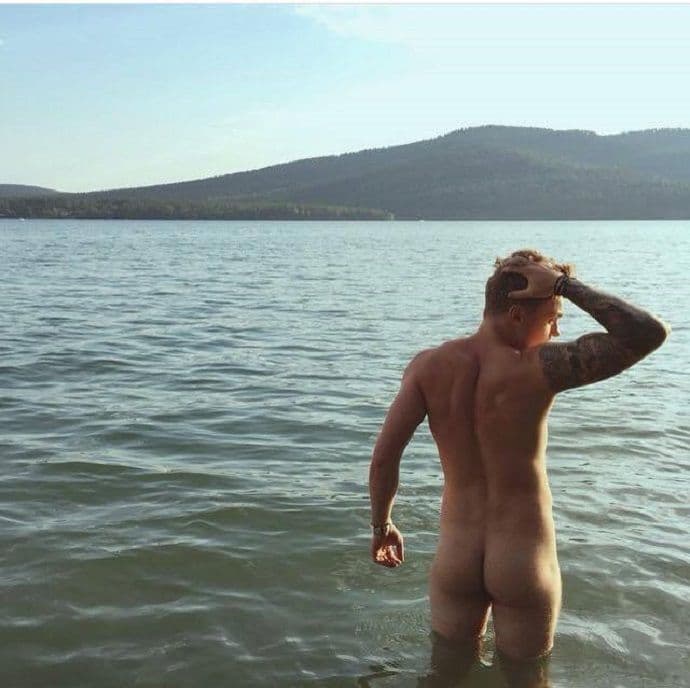 Gole fotografije olimpijca privukle mnogo pažnje Gole fotografije olimpijca privukle mnogo pažnje