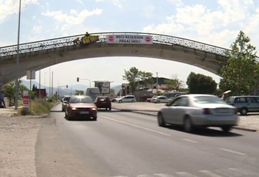 ZAHTJEV POZITIVNE: "Stijepović da riješi problem pasarele" ZAHTJEV POZITIVNE: "Stijepović da riješi problem pasarele"