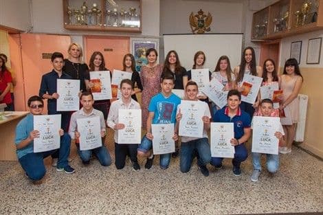 Predstavljamo najbolje učenike OŠ "Vuk Karadžić" Predstavljamo najbolje učenike OŠ "Vuk Karadžić"