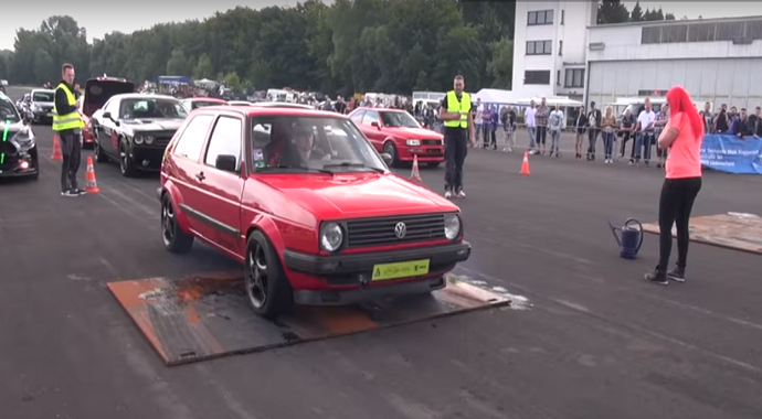 Brži od Audija R8: Golf 2 kakav nećete naći u oglasima (Video) Brži od Audija R8: Golf 2 kakav nećete naći u oglasima (Video)