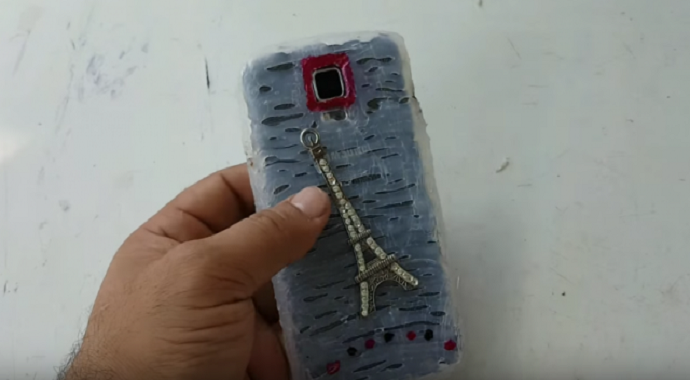 Masku za mobilni možete da napravite i sami (VIDEO) Masku za mobilni možete da napravite i sami (VIDEO)