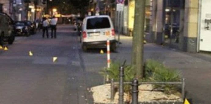 Pucnjava i napad nožem u Kelnu, povrijeđena jedna osoba Pucnjava i napad nožem u Kelnu, povrijeđena jedna osoba