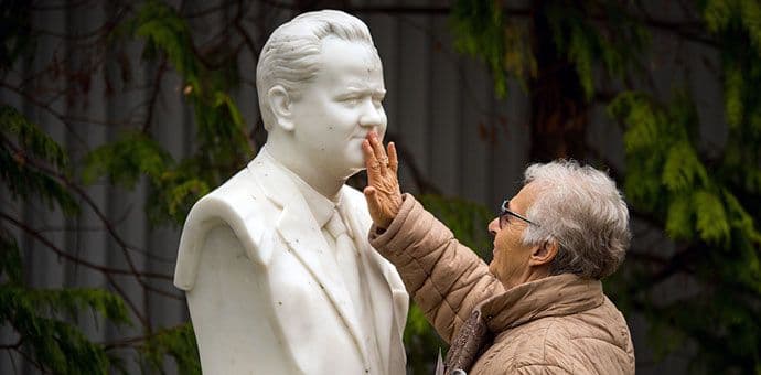 Dačić i Mrkonjić za spomenik Miloševiću Dačić i Mrkonjić za spomenik Miloševiću