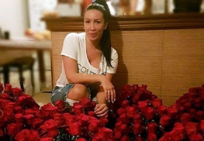 Nikšićanin zaprosio djevojku uz 1.011 ruža Nikšićanin zaprosio djevojku uz 1.011 ruža