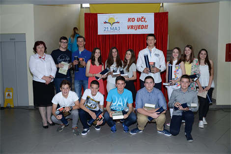 Predstavljamo najbolje učenike OŠ "21. maj" Predstavljamo najbolje učenike OŠ "21. maj"