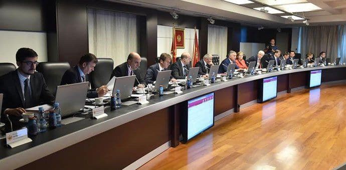 Vujović podnosi ostavku, ide i Marić, Mugoša još vaga Vujović podnosi ostavku, ide i Marić, Mugoša još vaga