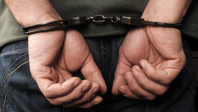 Muž nožem iskasapio ženu i bebu od 4 mjeseca Muž nožem iskasapio ženu i bebu od 4 mjeseca