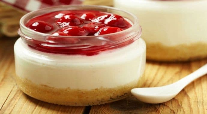 Brzo i bez pečenja: Lagani čizkejk u čaši Brzo i bez pečenja: Lagani čizkejk u čaši