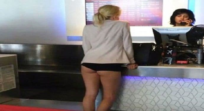 HIT NA INTERNETU: Kupuje avionsku kartu u donjem vešu HIT NA INTERNETU: Kupuje avionsku kartu u donjem vešu