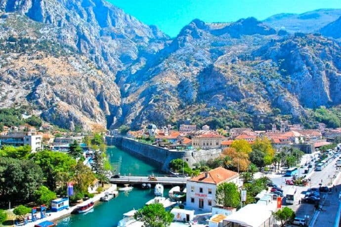 Kina donira udžbenike kotorskim prvacima Kina donira udžbenike kotorskim prvacima