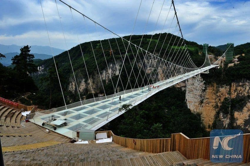 Kina: Najviši i najduži stakleni most na svijetu biće otvoren tokom vikenda Kina: Najviši i najduži stakleni most na svijetu biće otvoren tokom vikenda